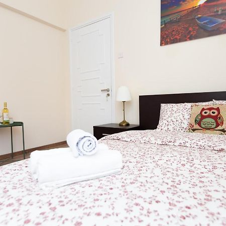 Aladdin'S Hostel Larnaca Esterno foto