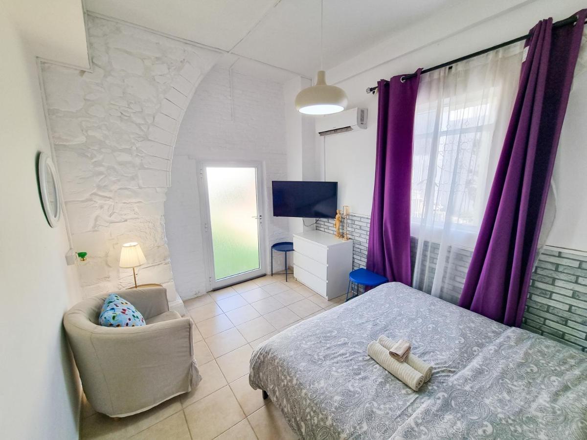 Aladdin'S Hostel Larnaca Esterno foto