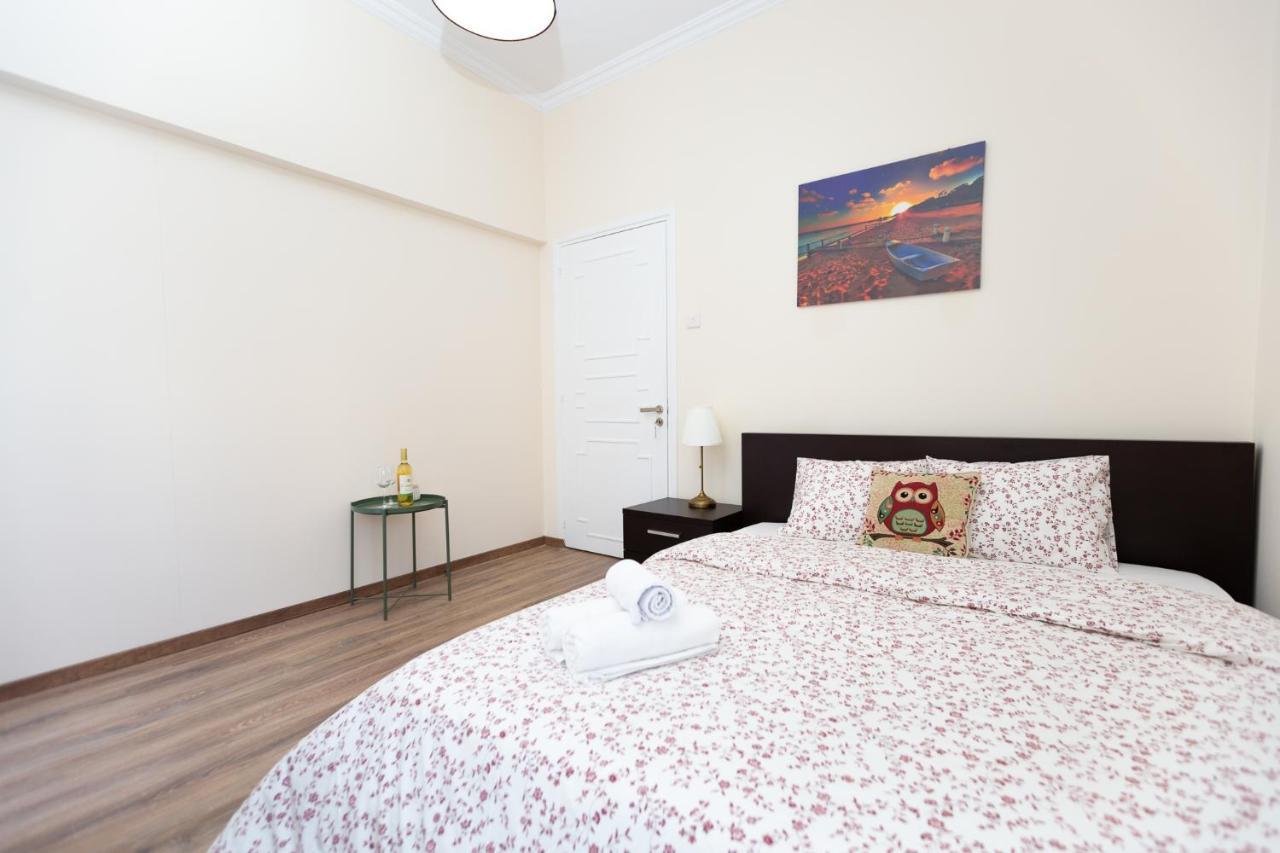 Aladdin'S Hostel Larnaca Esterno foto