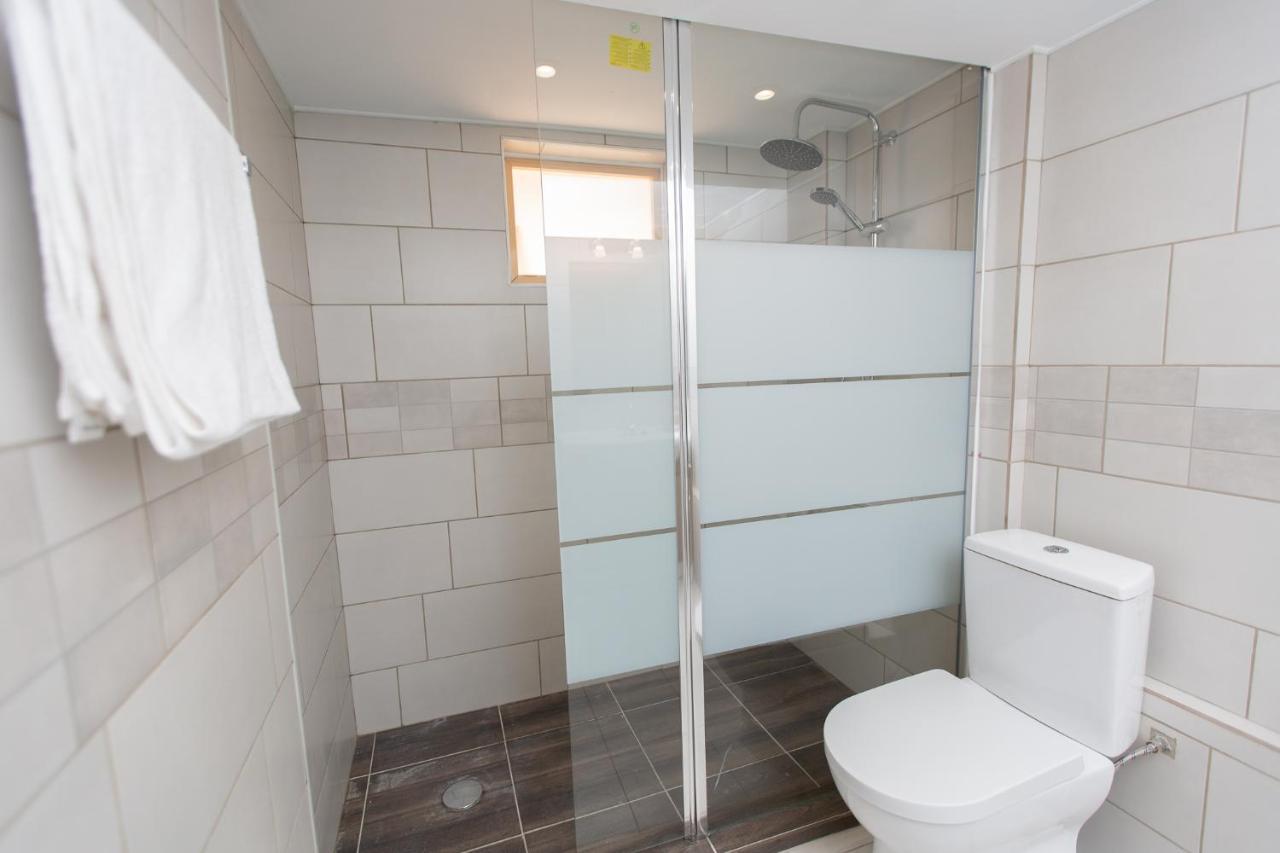 Aladdin'S Hostel Larnaca Esterno foto